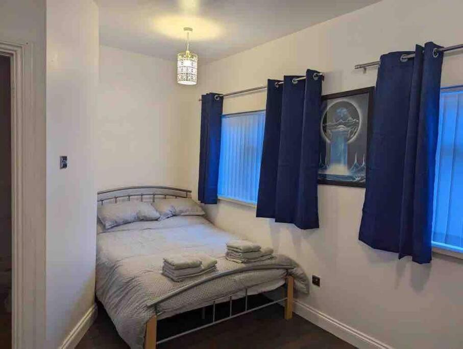 Cosy 1 Bed Space Apartment *